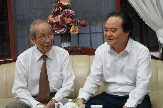Bộ trưởng Phùng Xuân Nhạ thăm hỏi, chúc mừng các nguyên Bộ trưởng GDĐT - 1