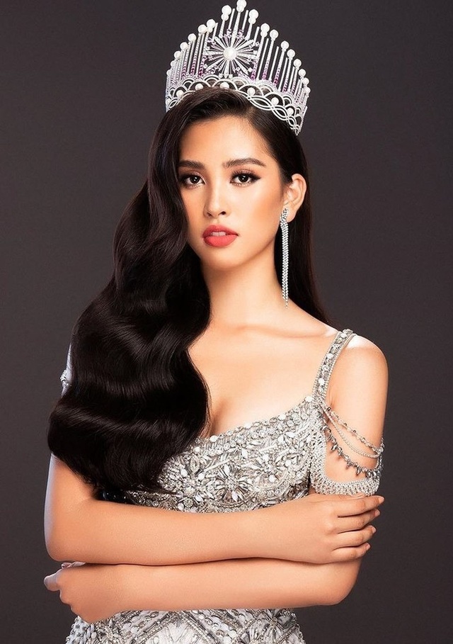 Trần Tiểu Vy nói gì trước giờ trao lại vương miện Hoa hậu Việt Nam? - 2 Trần Tiểu Vy nói gì trước giờ trao lại vương miện Hoa hậu Việt Nam? - 2
