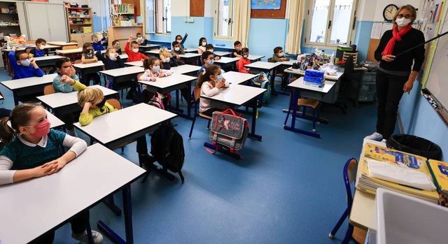 Châu Âu: Trường học vẫn mở cửa giữa “cơn sóng Covid-19 dâng cao - 4 Châu Âu: Trường học vẫn mở cửa giữa “cơn sóng Covid-19 dâng cao - 4