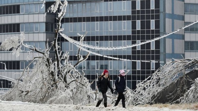 Thành phố Nga tê liệt vì mưa băng thảm họa - 5
