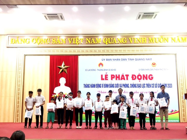 Phát động Tháng hành động vì bình đẳng giới và phòng chống bạo lực - 2 Phát động Tháng hành động vì bình đẳng giới và phòng chống bạo lực - 2