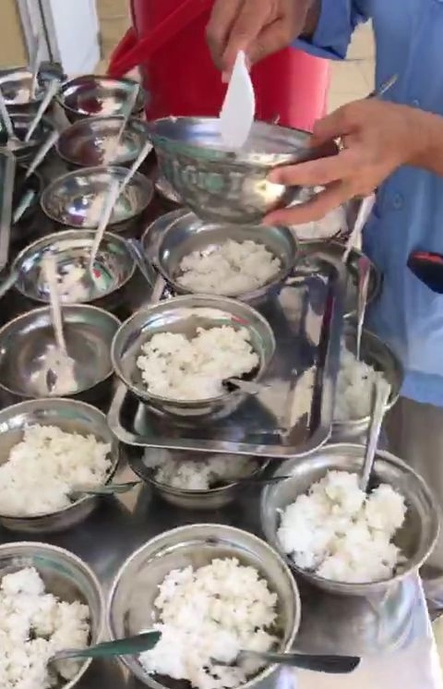 Khánh Hòa: Hiệu trưởng phải chịu trách nhiệm nếu xảy ra ngộ độc thực phẩm - 2 Khánh Hòa: Hiệu trưởng phải chịu trách nhiệm nếu xảy ra ngộ độc thực phẩm - 2