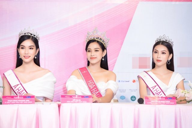 Đỗ Thị Hà nói gì về dòng trạng thái “Cuộc đời tôi là một câu chuyện buồn”? - 1 Đỗ Thị Hà nói gì về dòng trạng thái “Cuộc đời tôi là một câu chuyện buồn”? - 1