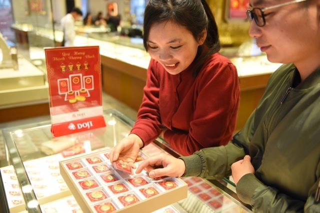 Lãi suất tiết kiệm thấp hiếm có: Chọn găm vàng hay tích đất - 1 Lãi suất tiết kiệm thấp hiếm có: Chọn găm vàng hay tích đất - 1