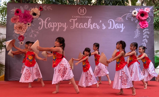 Ấm lòng học sinh mầm non tri ân ngày Nhà giáo Việt Nam 20/11 - 8 Ấm lòng học sinh mầm non tri ân ngày Nhà giáo Việt Nam 20/11 - 8