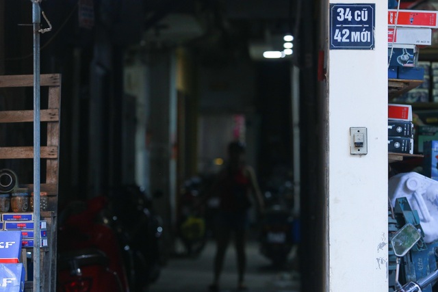 “Toát mồ hôi” khi lạc chân vào mê cung số nhà trên nhiều tuyến phố Hà Nội - 8 “Toát mồ hôi” khi lạc chân vào mê cung số nhà trên nhiều tuyến phố Hà Nội - 8