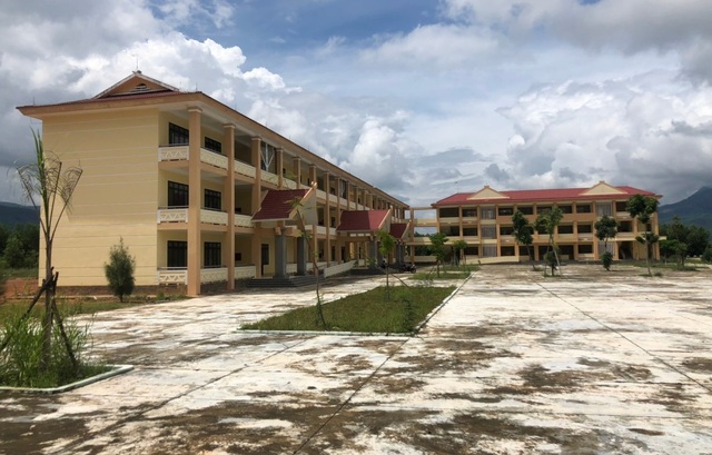 Trường 43 tỷ đồng chưa được đưa vào hoạt động, học sinh phải đi học xa 10km - 2 Trường 43 tỷ đồng chưa được đưa vào hoạt động, học sinh phải đi học xa 10km - 2