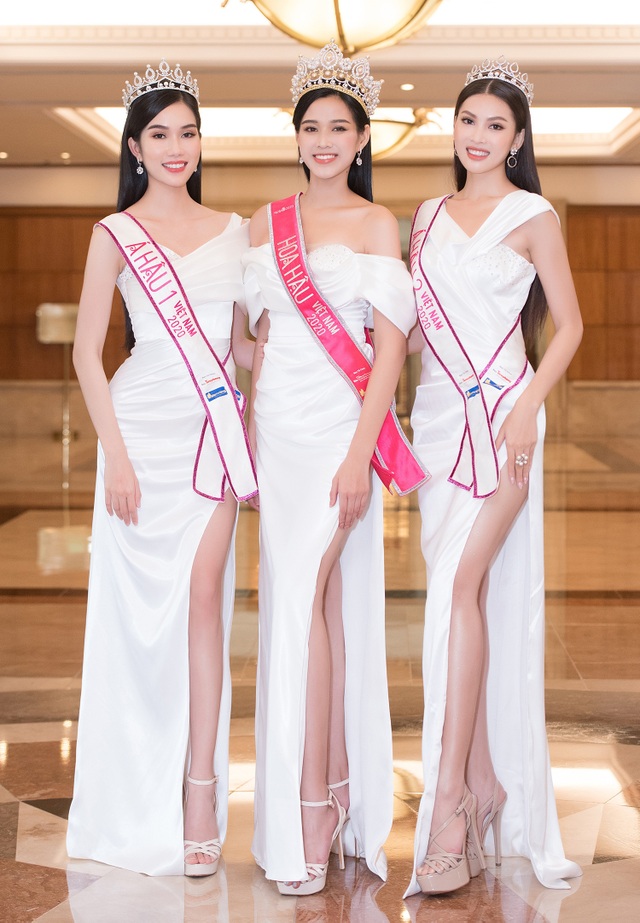 Top 3 Hoa hậu Việt Nam lần đầu lộ diện đầy cuốn hút sau đăng quang - 1