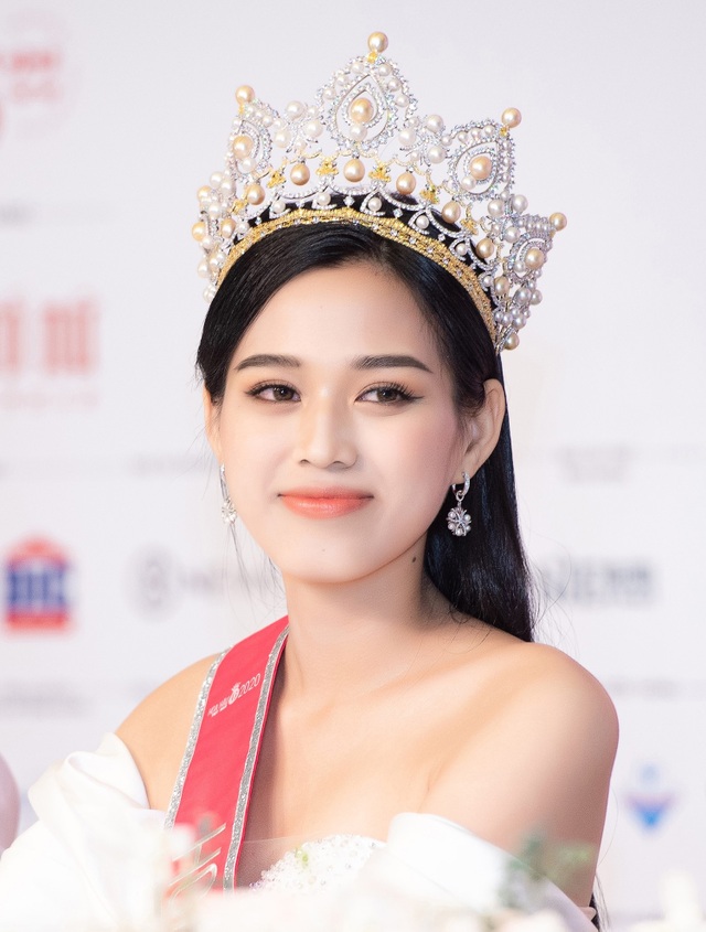 Top 3 Hoa hậu Việt Nam lần đầu lộ diện đầy cuốn hút sau đăng quang - 8 Top 3 Hoa hậu Việt Nam lần đầu lộ diện đầy cuốn hút sau đăng quang - 8