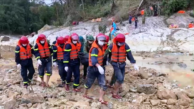 Tìm thấy 1 thi thể công nhân dưới lòng sông Rào Trăng  - 2