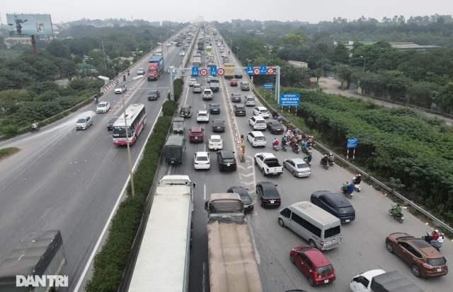 Tai nạn và ùn tắc xảy ra như “cơm bữa” trên cây cầu huyết mạch Thanh Trì - 3