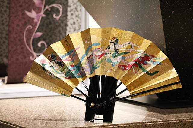 Quạt gấp sensu: Phụ kiện hoàn hảo để kết hợp với kimono - 2 Quạt gấp sensu: Phụ kiện hoàn hảo để kết hợp với kimono - 2