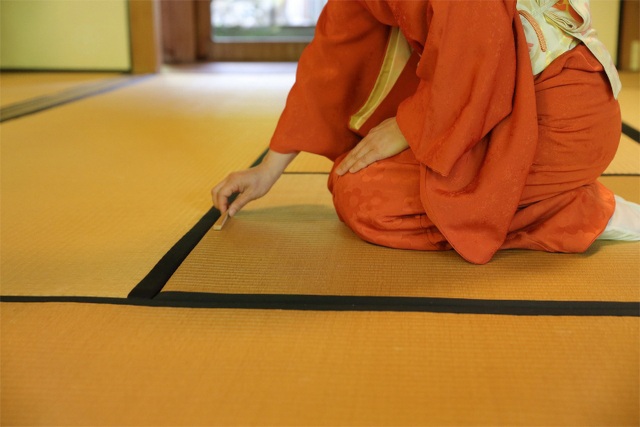 Quạt gấp sensu: Phụ kiện hoàn hảo để kết hợp với kimono - 5 Quạt gấp sensu: Phụ kiện hoàn hảo để kết hợp với kimono - 5
