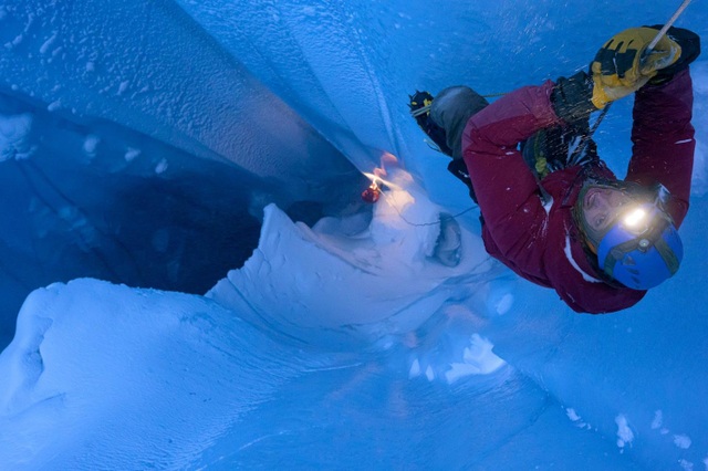Dải băng Greenland xuất hiện nhiều lỗ hổng khổng lồ - 1 Dải băng Greenland xuất hiện nhiều lỗ hổng khổng lồ - 1