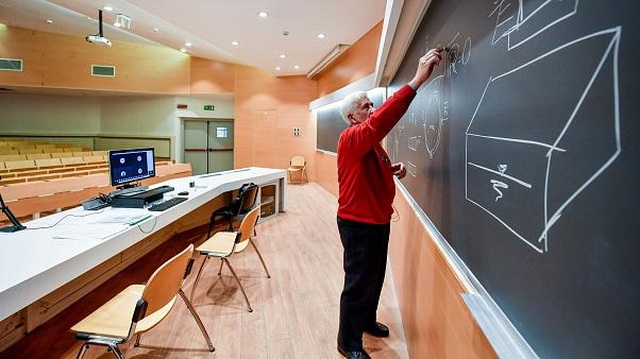 Nữ sinh Ý khởi xướng chiến dịch đòi quyền được đi học giữa mùa Covid-19 - 3 Nữ sinh Ý khởi xướng chiến dịch đòi quyền được đi học giữa mùa Covid-19 - 3
