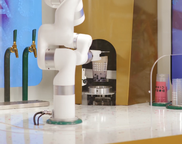 Xem robot pha trà sữa trân châu cực đỉnh - 1 Xem robot pha trà sữa trân châu cực đỉnh - 1