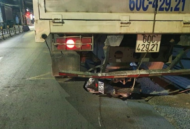Bị “hung thần xa lộ” cuốn vào gầm, một phụ nữ chết thảm - 3 Bị “hung thần xa lộ” cuốn vào gầm, một phụ nữ chết thảm - 3