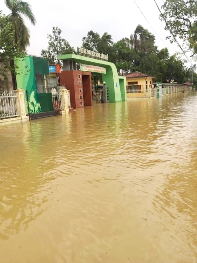 Bão lũ dồn dập, Đại học Huế thiệt hại nặng nề - 3 Bão lũ dồn dập, Đại học Huế thiệt hại nặng nề - 3