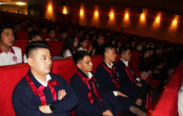 Bộ trưởng Nguyễn Ngọc Thiện đánh trống khai giảng Học viện Âm nhạc Huế - 8 Bộ trưởng Nguyễn Ngọc Thiện đánh trống khai giảng Học viện Âm nhạc Huế - 8