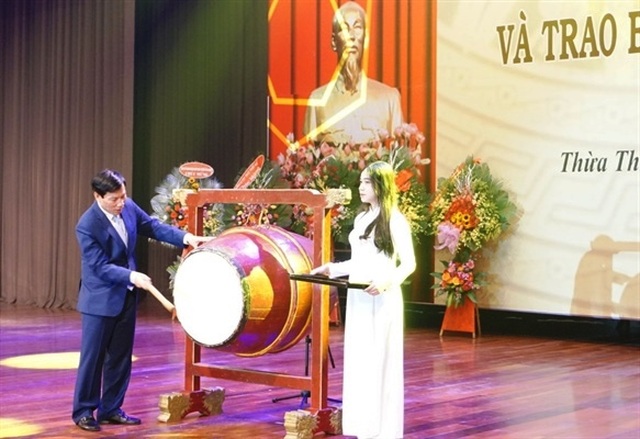 Bộ trưởng Nguyễn Ngọc Thiện đánh trống khai giảng Học viện Âm nhạc Huế - 4 Bộ trưởng Nguyễn Ngọc Thiện đánh trống khai giảng Học viện Âm nhạc Huế - 4