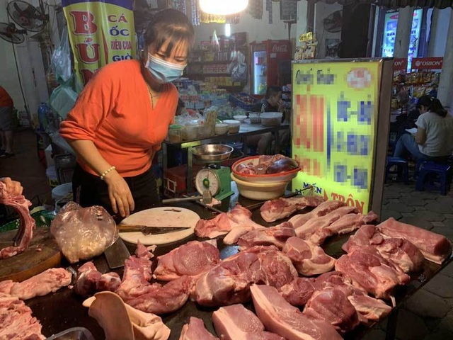 Qua đỉnh lịch sử, thịt lợn tại chợ về mức giá rẻ nhất năm - 1 Qua đỉnh lịch sử, thịt lợn tại chợ về mức giá rẻ nhất năm - 1