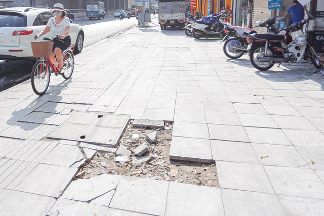 Hanoi pavement stone lasts 70 years and peels after 3 years of use - 3