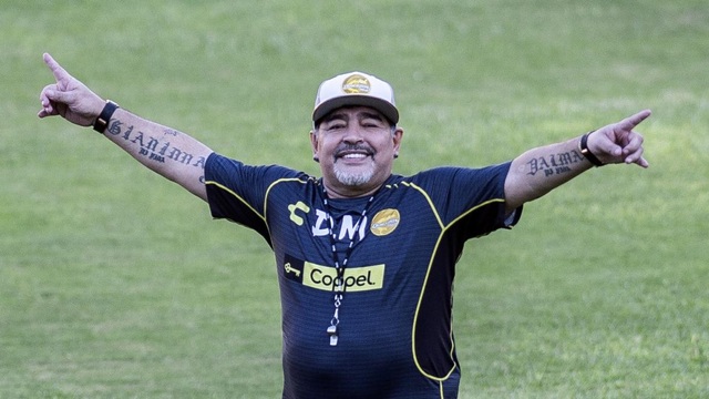 Huyền thoại Maradona qua đời ở tuổi 60 | Báo Dân trí