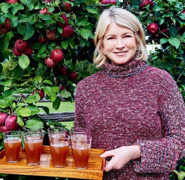 Choáng với vẻ trẻ trung của người mẫu U80 siêu giàu Martha Stewart