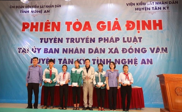 Đưa kiến thức pháp luật đến với thanh niên, học sinh - 4