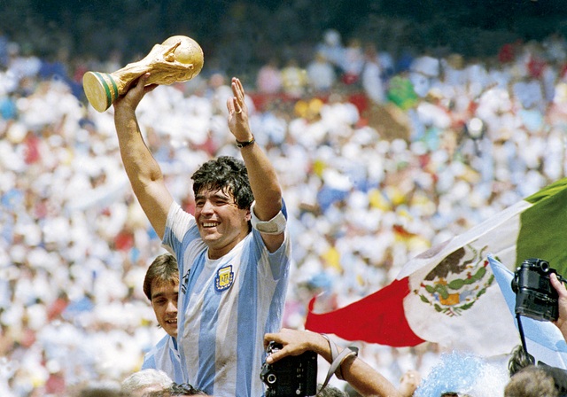 Huyền thoại Maradona qua đời ở tuổi 60 - 3