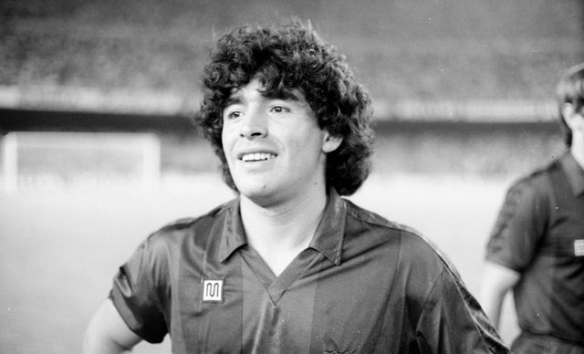 Huyền thoại Maradona qua đời ở tuổi 60 - 1