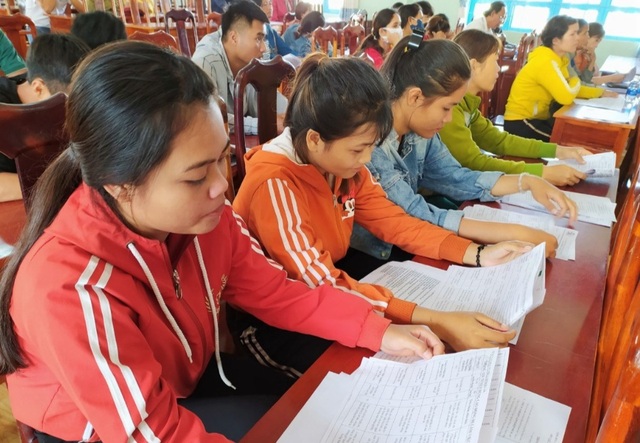 Hơn 7.900 người nộp hồ sơ hưởng trợ cấp thất nghiệp tại Đắk Lắk - 2