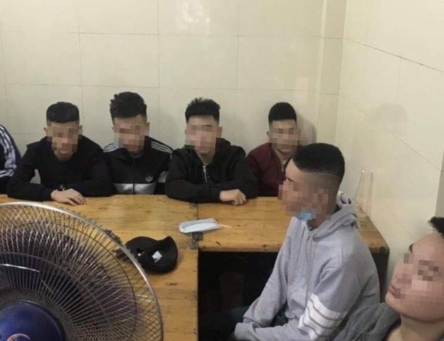 Vụ nhóm thiếu niên vác hung khí trên phố: Tạm giữ hình sự 4 đối tượng - 1 Vụ nhóm thiếu niên vác hung khí trên phố: Tạm giữ hình sự 4 đối tượng - 1