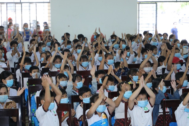 35 năm đồng hành trao học bổng nâng bước thành công - 1 35 năm đồng hành trao học bổng nâng bước thành công - 1