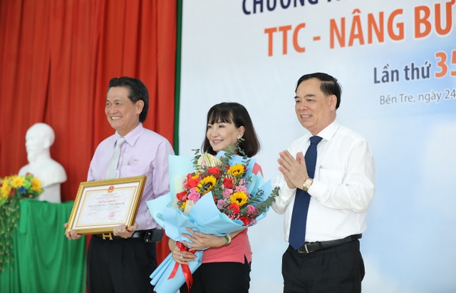 35 năm đồng hành trao học bổng nâng bước thành công - 3 35 năm đồng hành trao học bổng nâng bước thành công - 3