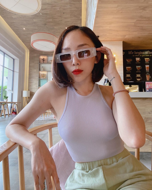 Tóc Tiên diện bikini khoe ngực đầy và vòng eo con kiến - 9 Tóc Tiên diện bikini khoe ngực đầy và vòng eo con kiến - 9
