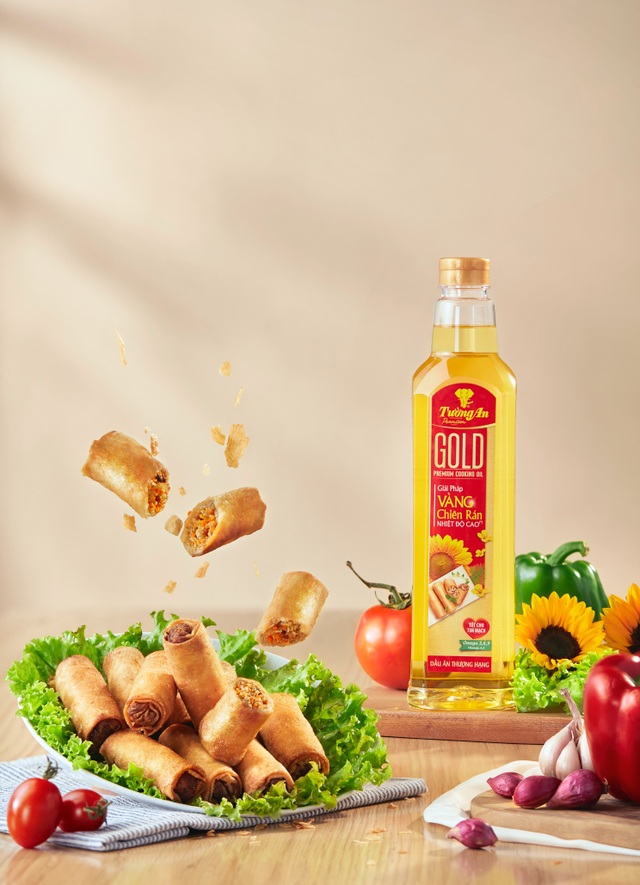 Đầu bếp Cẩm Thiên Long bật mí bí quyết chiên rán ở nhiệt cao qua bài trắc nghiệm 5 ngón tay - 1 Đầu bếp Cẩm Thiên Long bật mí bí quyết chiên rán ở nhiệt cao qua bài trắc nghiệm 5 ngón tay - 1