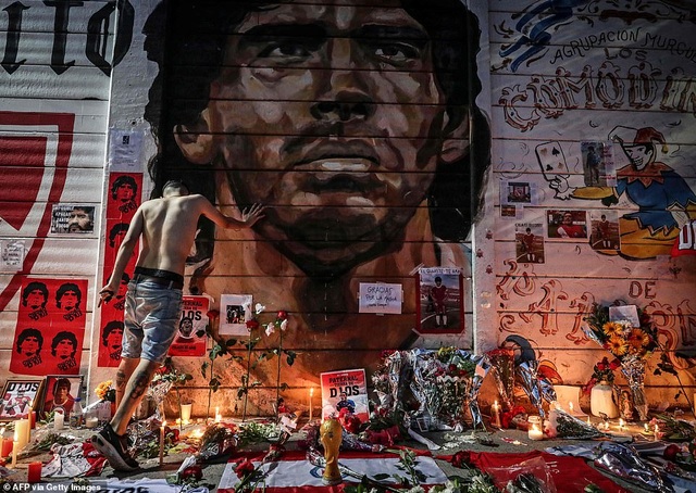 Người dân Argentina buồn vô hạn trong lễ viếng Maradona - 11 Người dân Argentina buồn vô hạn trong lễ viếng Maradona - 11