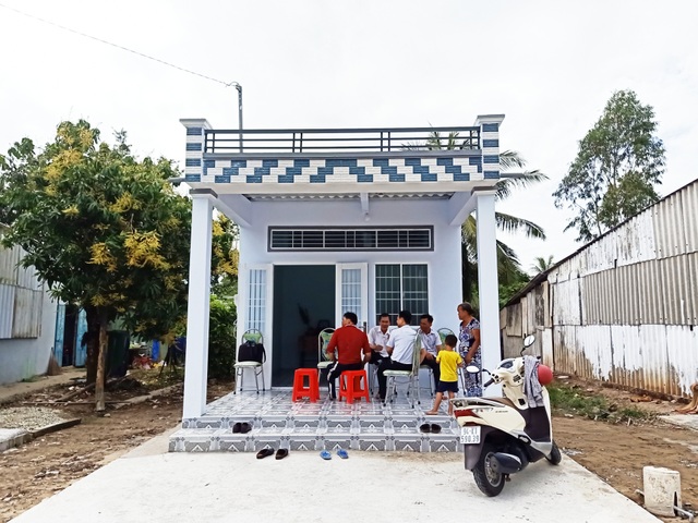Bàn giao Ngôi nhà Nhân ái do bạn đọc Dân trí giúp đỡ 2 bà cháu - 3 Bàn giao Ngôi nhà Nhân ái do bạn đọc Dân trí giúp đỡ 2 bà cháu - 3