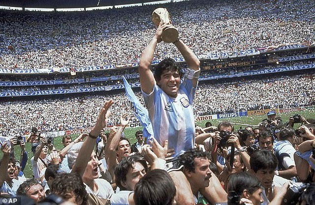 Sức khỏe của Maradona đã trượt dốc như thế nào sau khi giải nghệ?