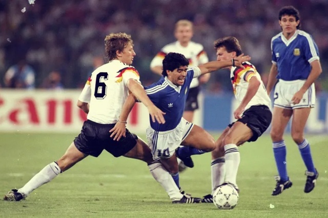 Những khoảnh khắc đáng nhớ trong sự nghiệp của Diego Maradona - 7