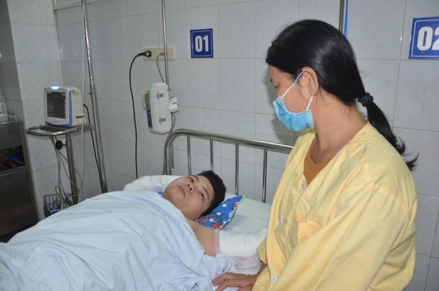Đau nhói lòng cảnh nam sinh trường chuyên bị bỏng đến 40% cơ thể - 4 Đau nhói lòng cảnh nam sinh trường chuyên bị bỏng đến 40% cơ thể - 4