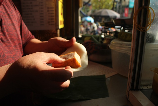 Treasures help the famous sausages of Hanoi old town for 40 years - 13