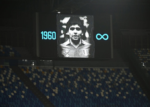 Cả đội Napoli mặc áo số 10 để tưởng nhớ huyền thoại Maradona - 1 Cả đội Napoli mặc áo số 10 để tưởng nhớ huyền thoại Maradona - 1