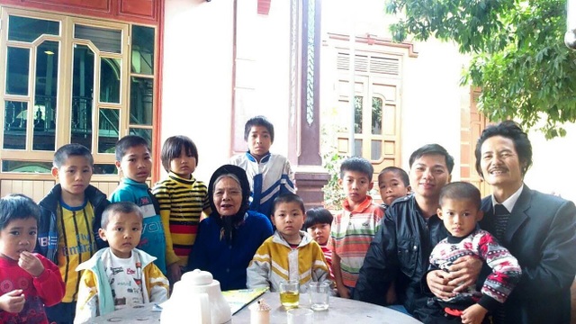 Người đàn ông Nghệ An được hơn 200 đứa trẻ yêu mến gọi bằng... bố - 1 Người đàn ông Nghệ An được hơn 200 đứa trẻ yêu mến gọi bằng... bố - 1