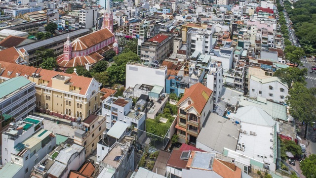 Ngỡ ngàng với biệt thự đẹp như công viên nhờ vườn cây xanh mát - 12 Ngỡ ngàng với biệt thự đẹp như công viên nhờ vườn cây xanh mát - 12