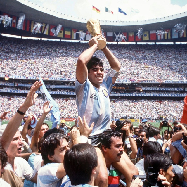 Lời nguyện cầu cuối cùng đẫm nước mắt của Maradona - 2 Lời nguyện cầu cuối cùng đẫm nước mắt của Maradona - 2
