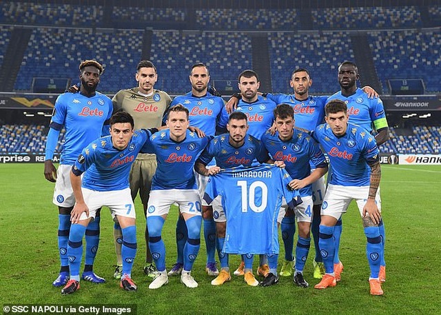 Cả đội Napoli mặc áo số 10 để tưởng nhớ huyền thoại Maradona - 6 Cả đội Napoli mặc áo số 10 để tưởng nhớ huyền thoại Maradona - 6