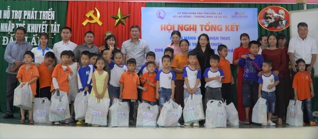 Đắk Lắk: Trẻ em rối loạn phổ tự kỷ được hỗ trợ hòa nhập cộng đồng - 3 Đắk Lắk: Trẻ em rối loạn phổ tự kỷ được hỗ trợ hòa nhập cộng đồng - 3