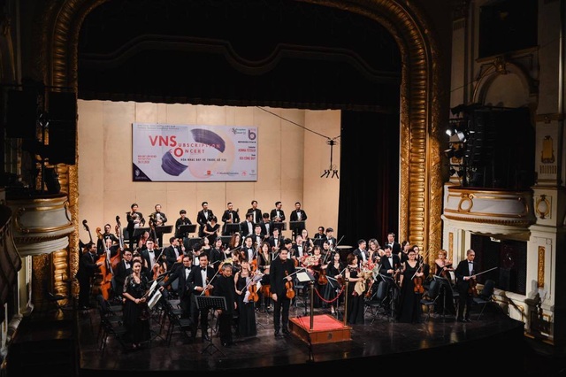 Bùi Công Duy trình diễn trong đêm hòa nhạc kỷ niệm 250 ngày sinh Beethoven - 1